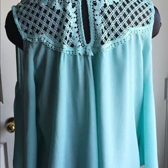 Grace and Lace Top - Picture 4 of 7